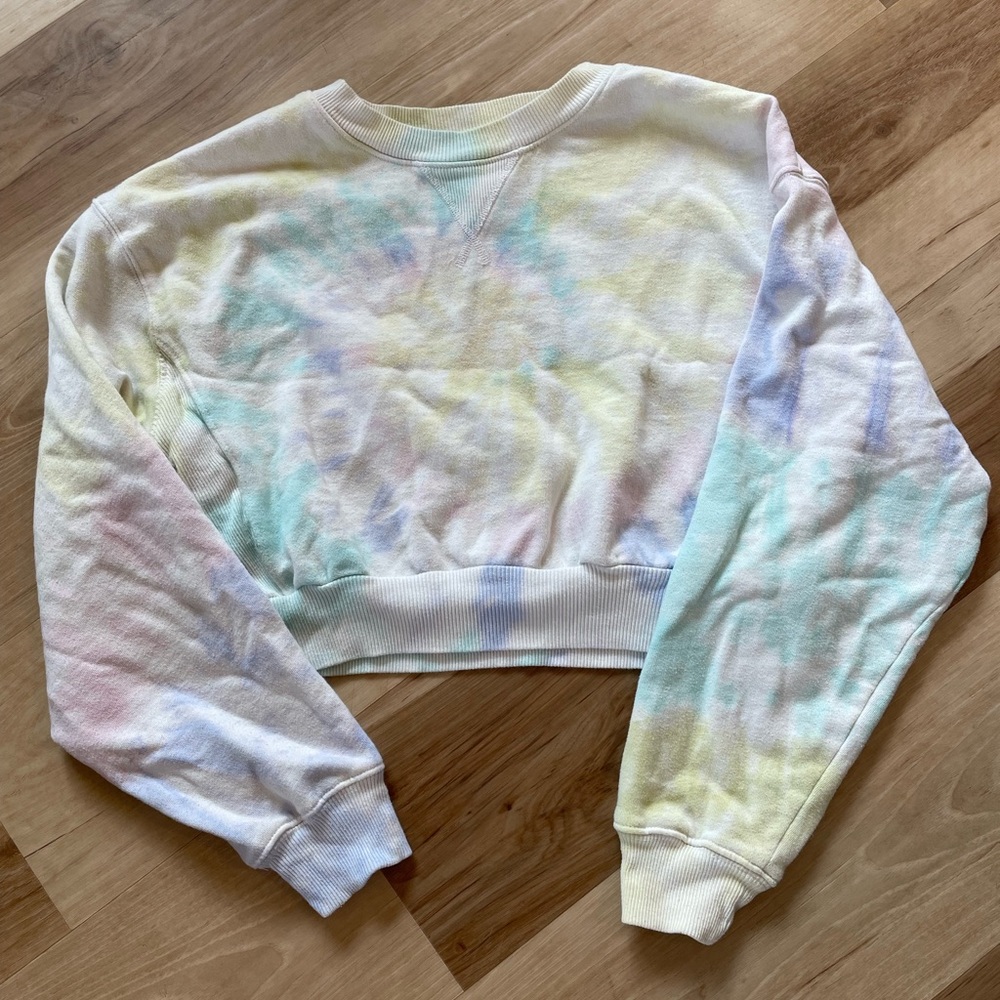 Tie dye Aeropostale cropped sweatshirt.  Size large.